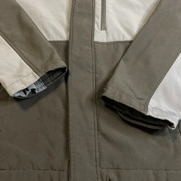 REEBOK Midweight Softshell Jacket Boys Husky Size 10-12 Black/Gray Ready To Wear - Picture 3 of 13